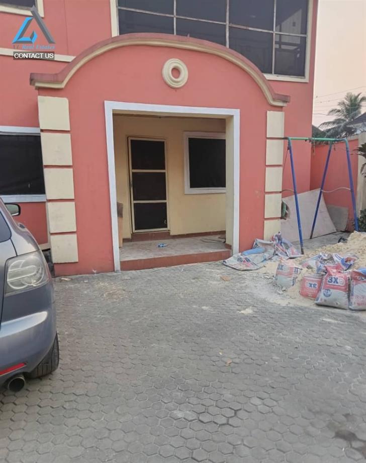Spacious 4-bedroom duplex