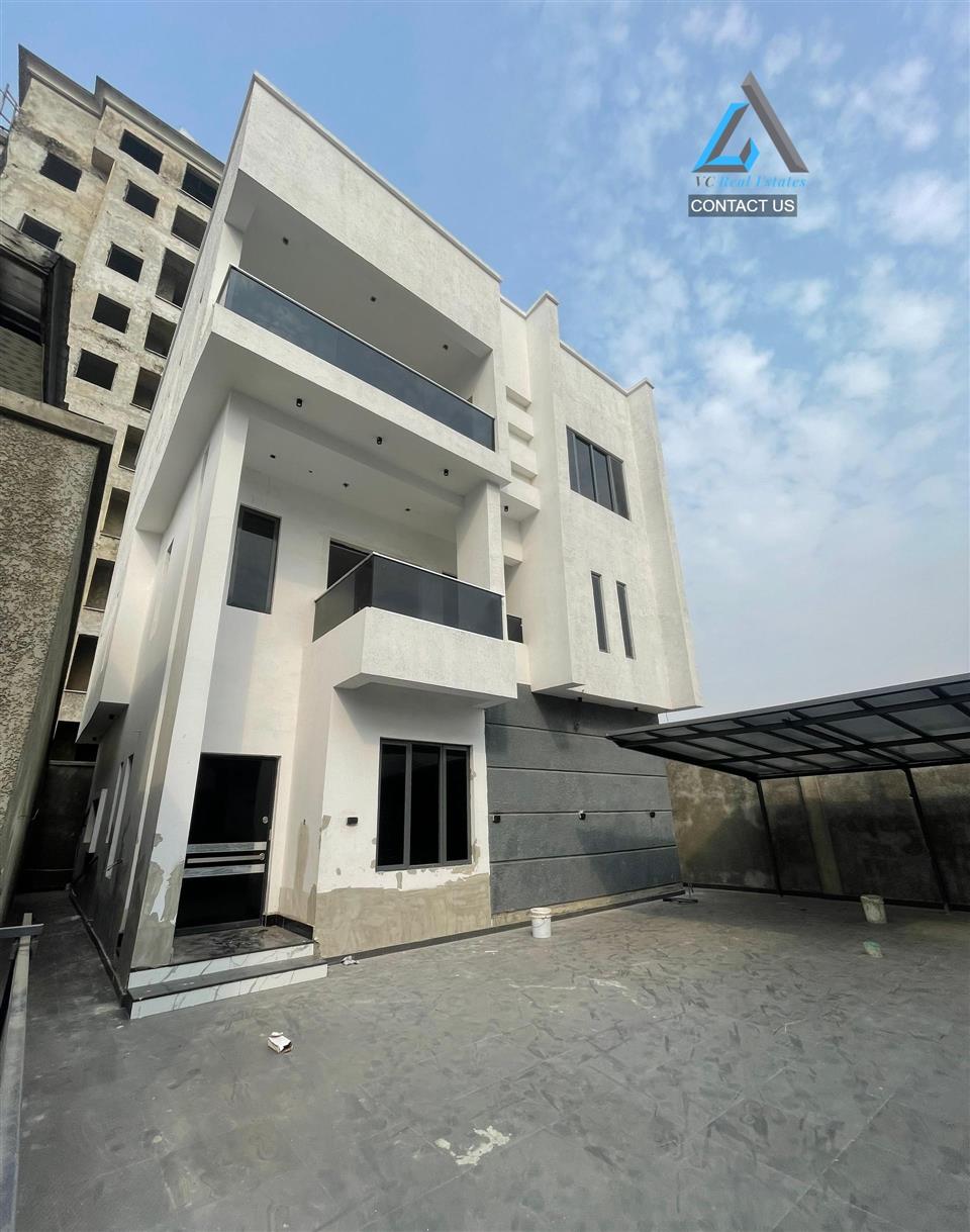 LUXURY 5BEDROOM FULLY DETACHED DUPLEX