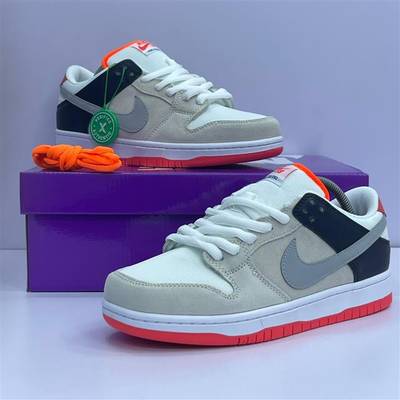 Nike SB Dunk Low “Infared”