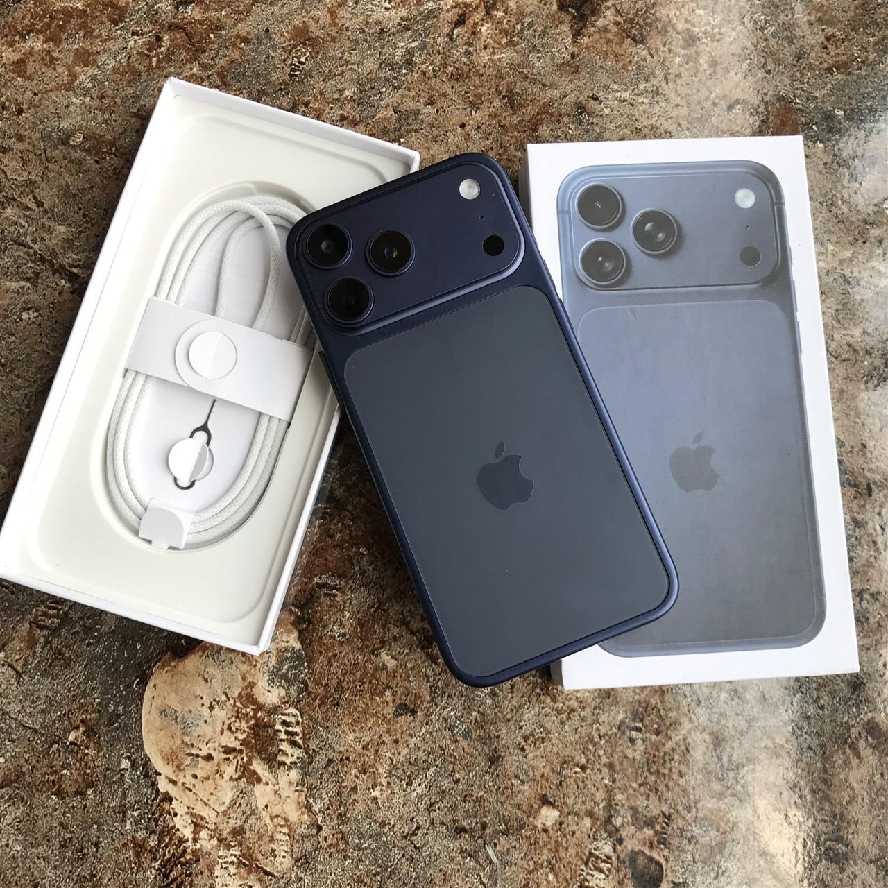 Iphone 17 pro max dubai version