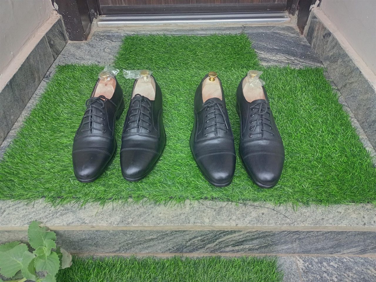 Black formal dress shoes