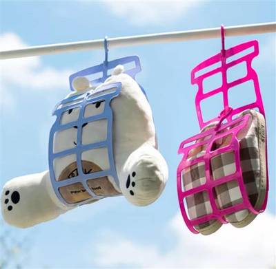Pillow hanger