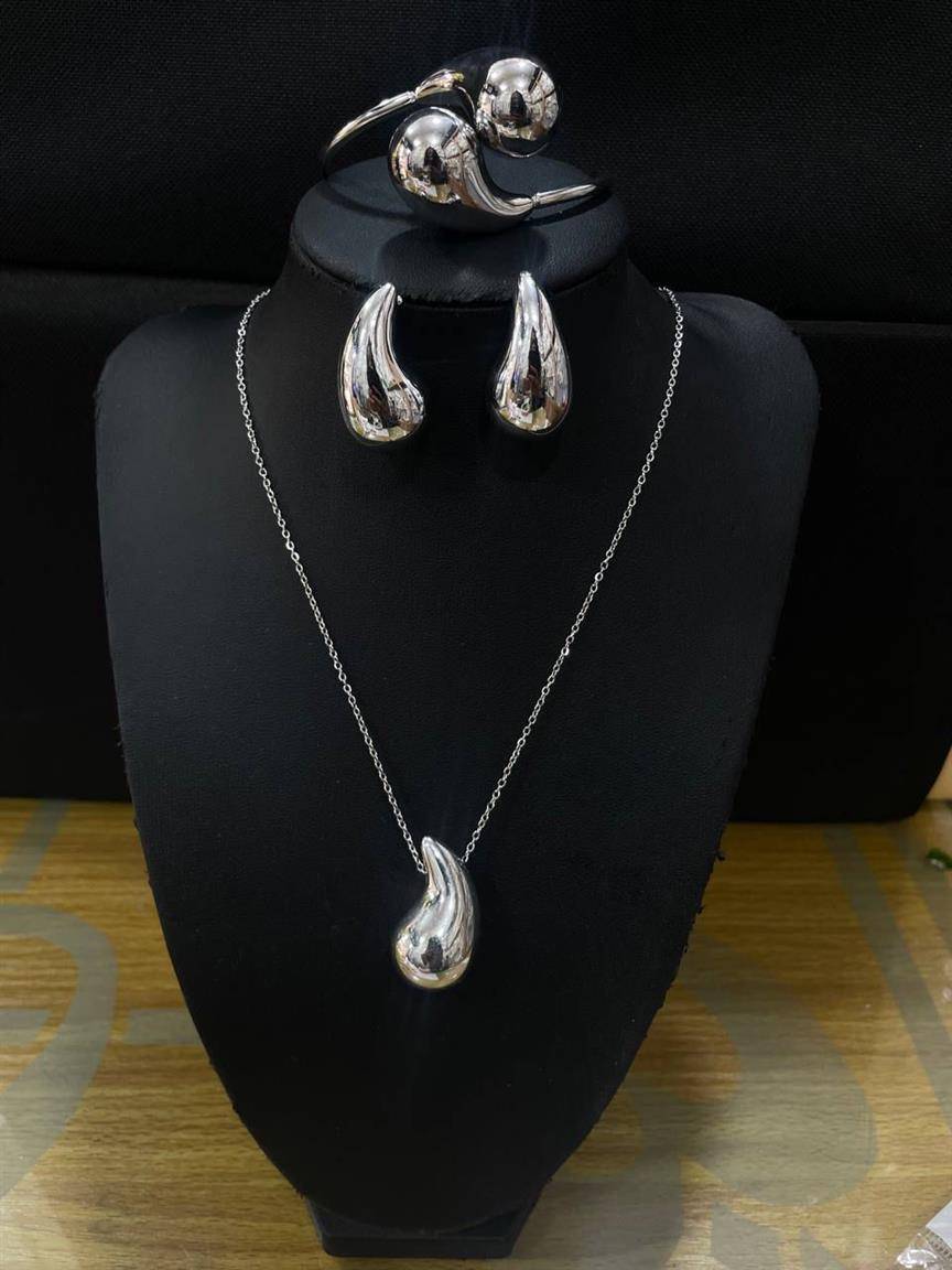 Tear drop set