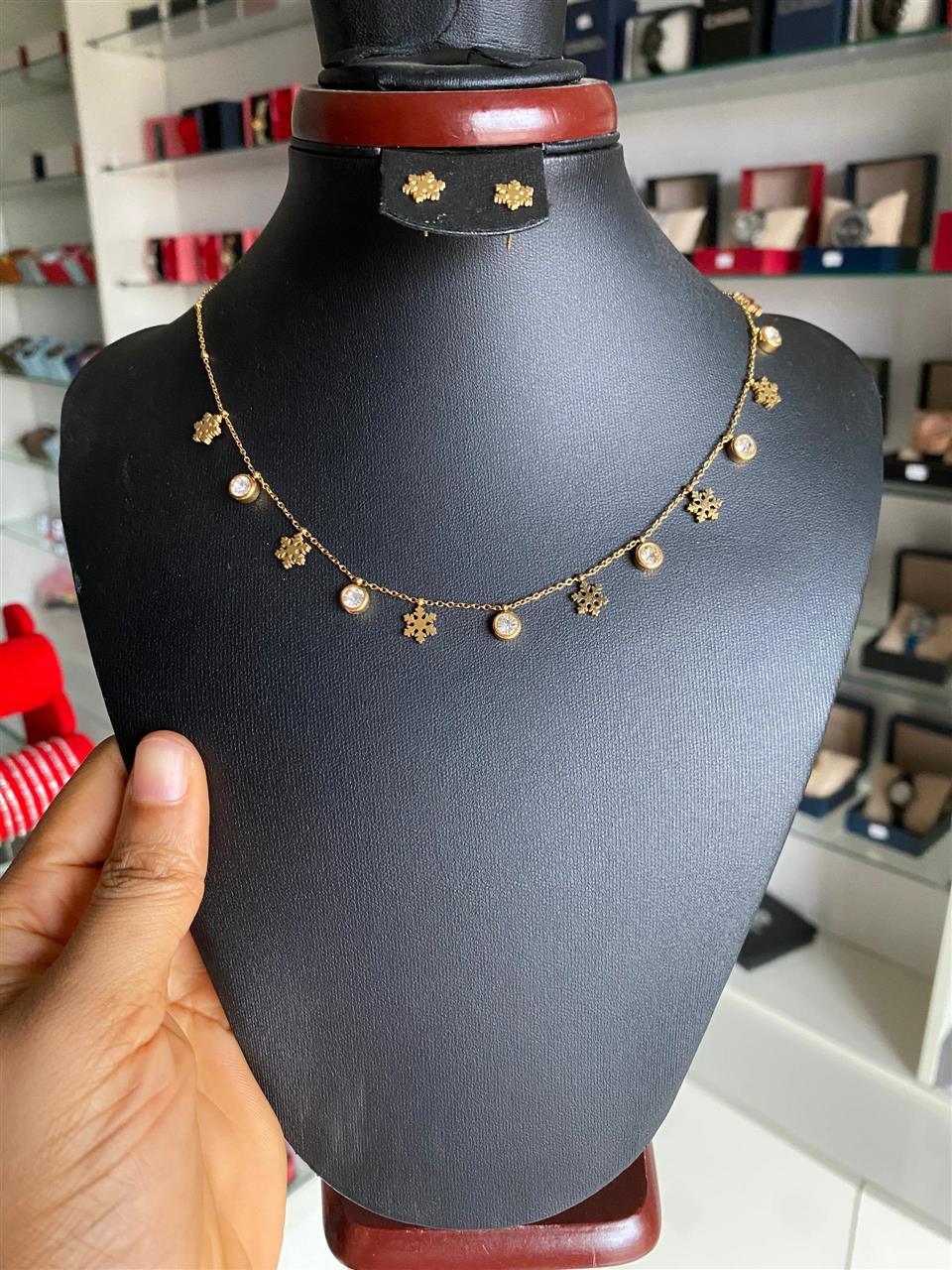 Female necklace