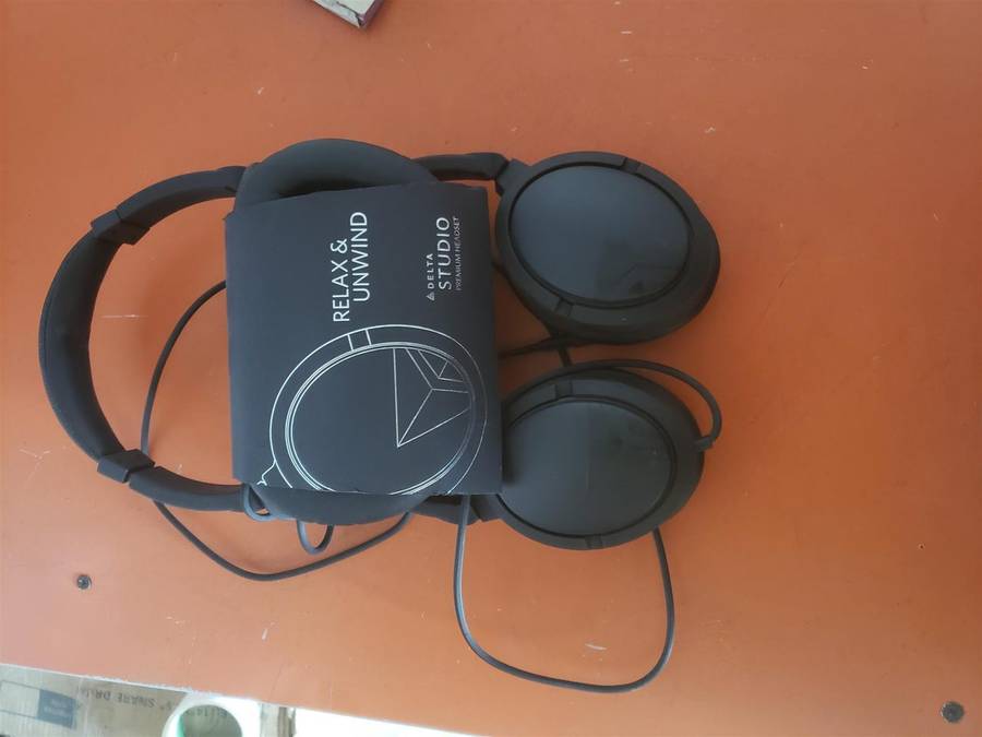 Quality delta studio headphones