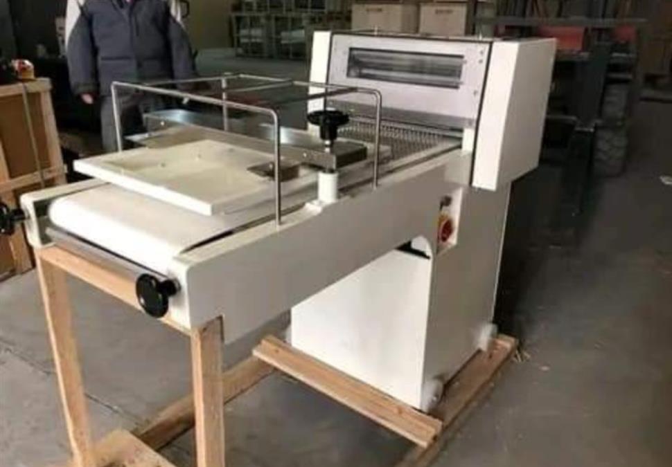 Dough moulder machine
