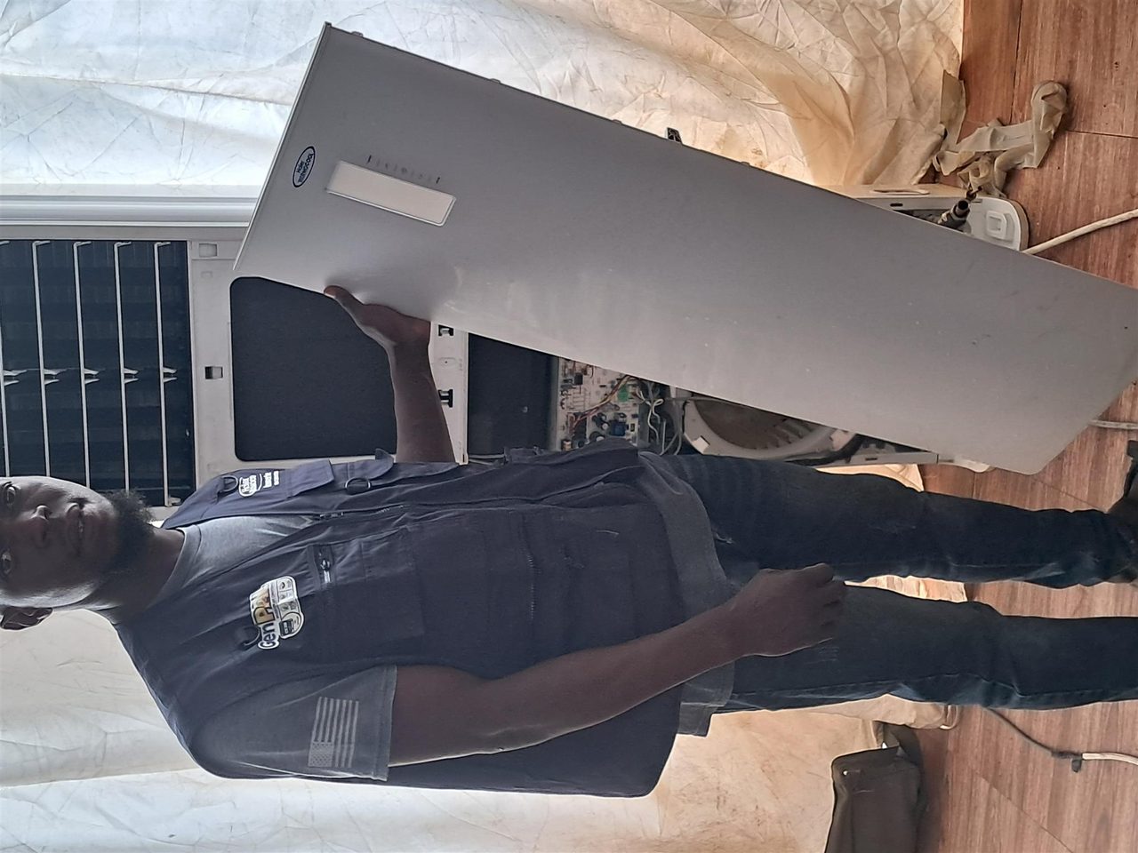 Air conditioner technician
