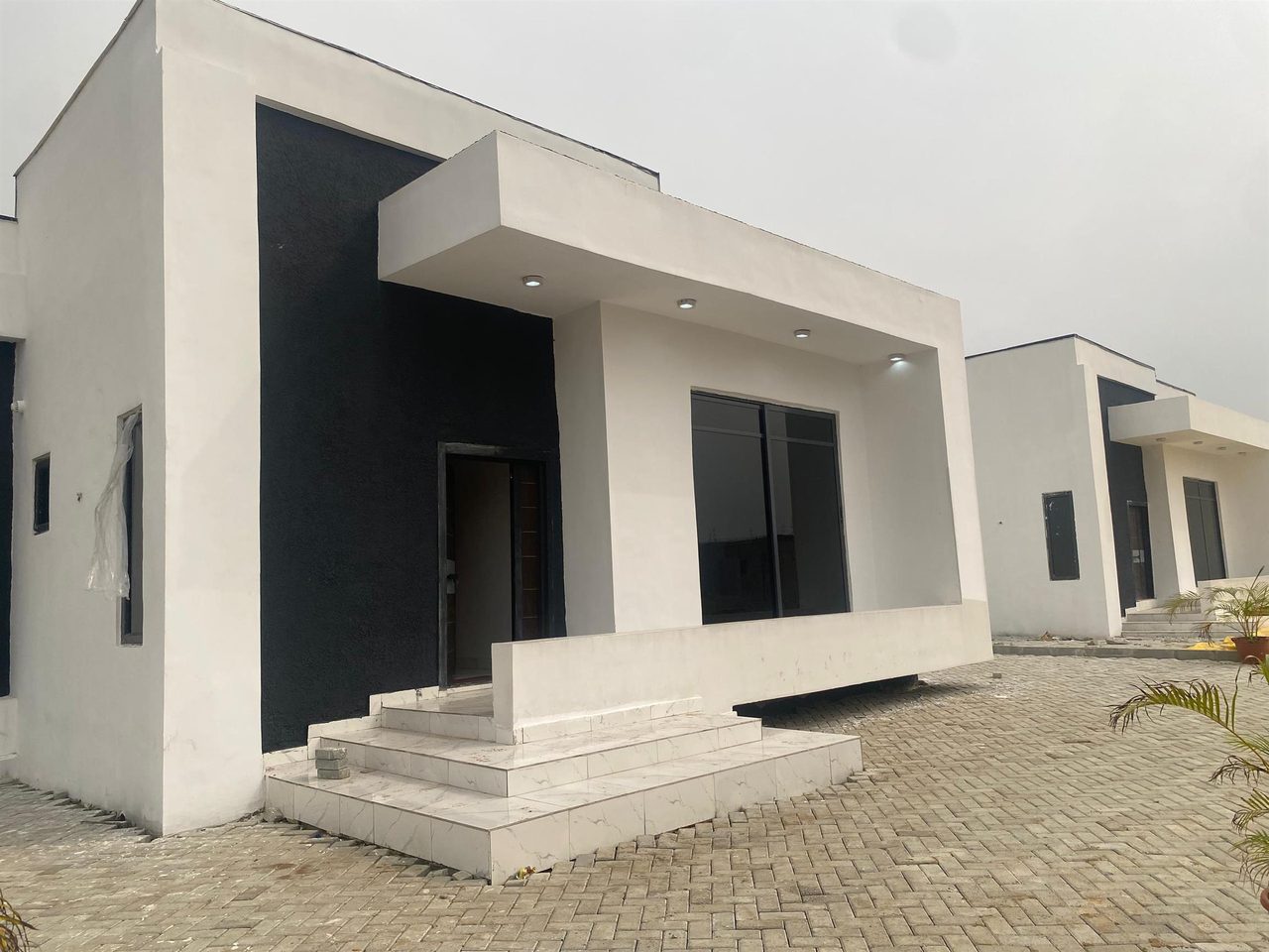 FOR SALE 4 BEDROOM BUNGALOW