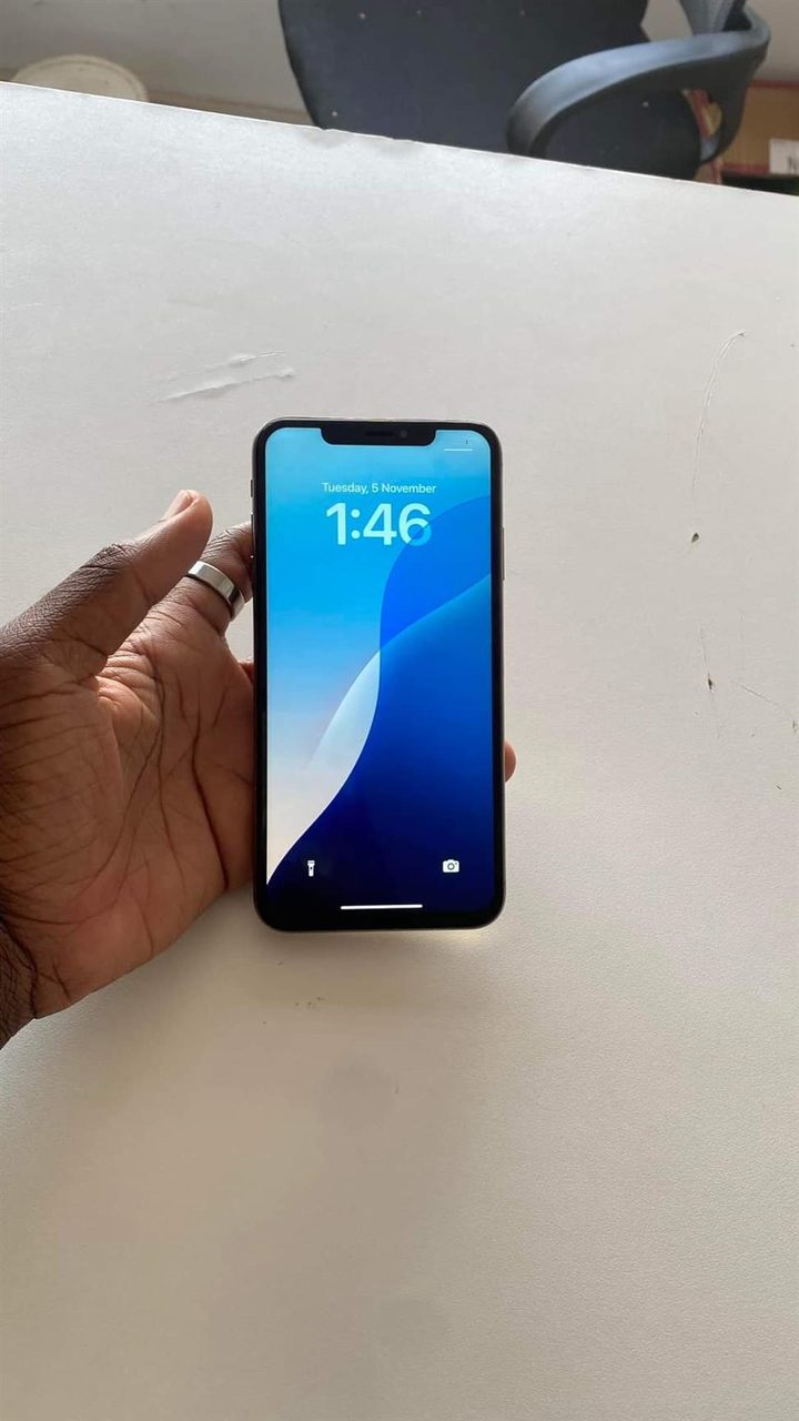 Used iPhone xs max 64gb