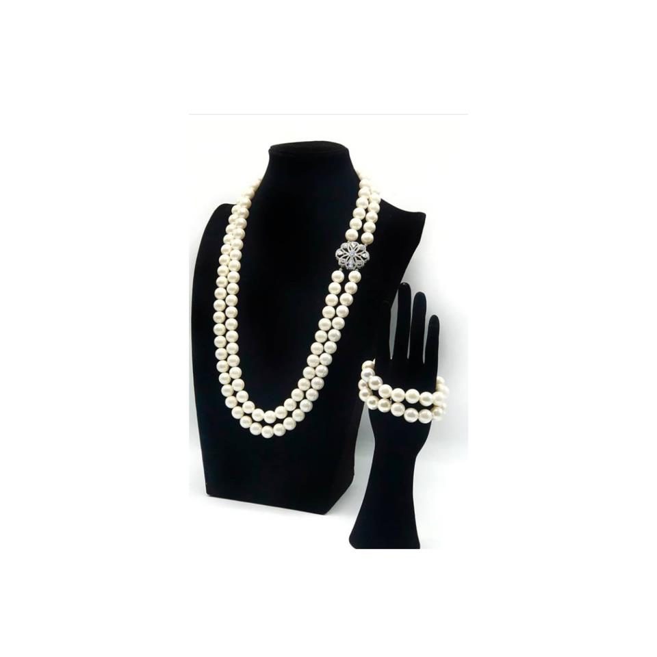 High-quality pearl beaded necklace
