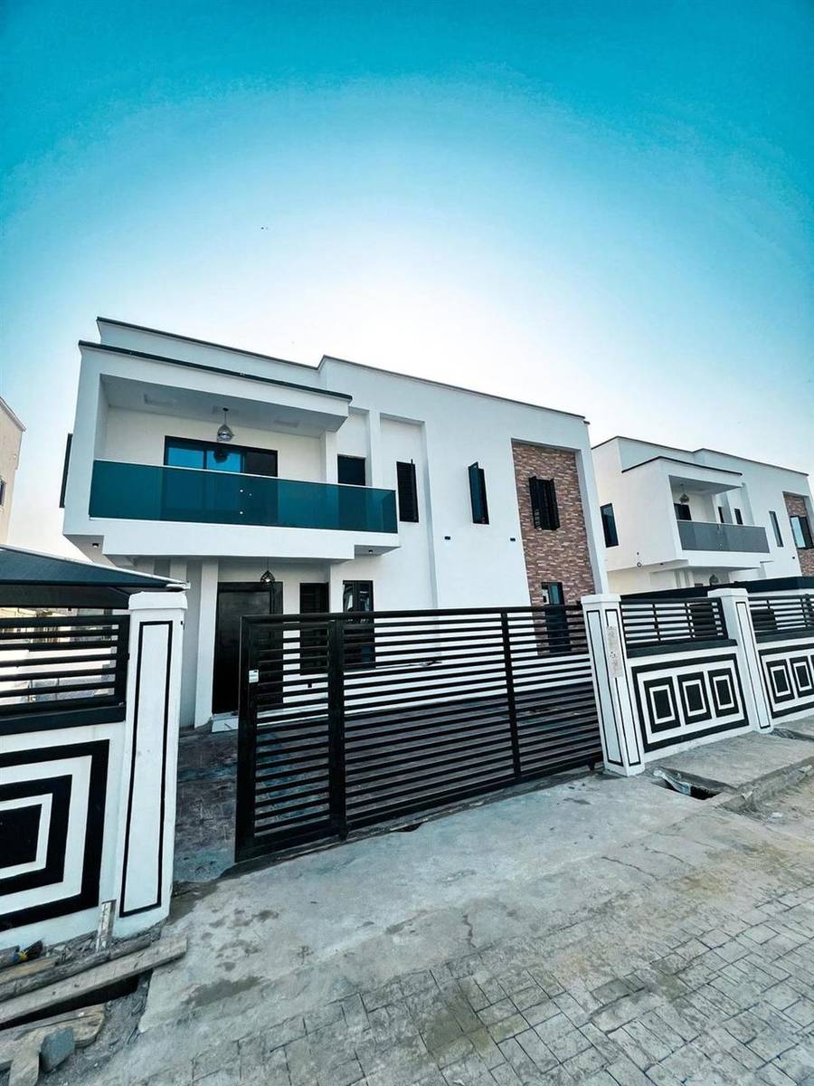 Luxurious 4-Bedroom Fully Detached Duple