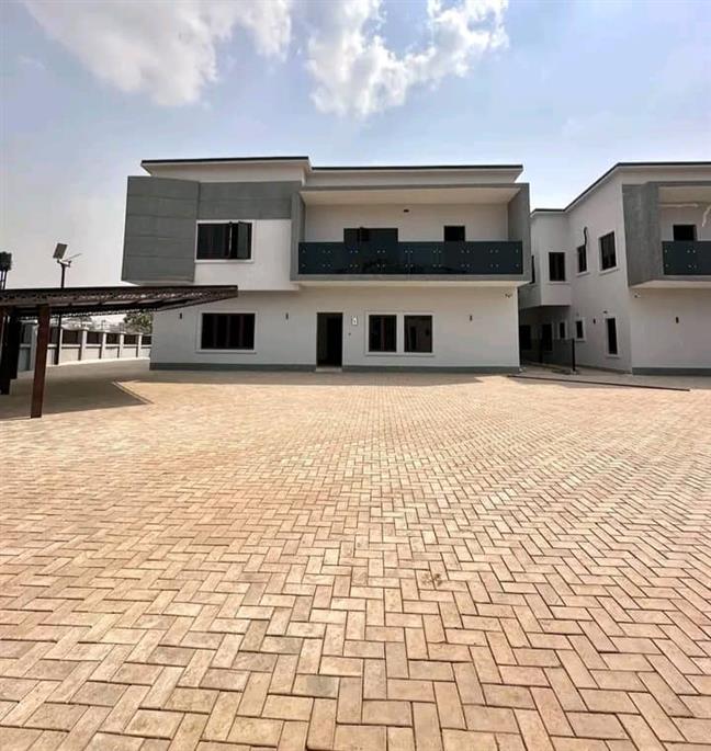 Forsale,5 bedroom terrace duplex with bq