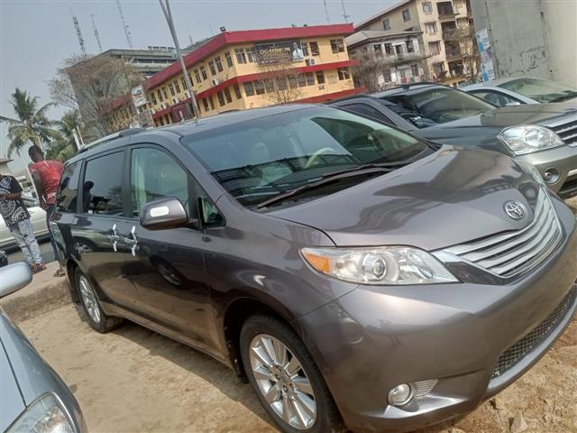 Toyota sienna 2011direct Belgium for sel