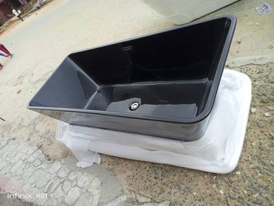 Bath tub