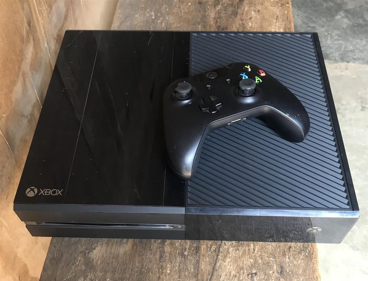 Xbox One With 1 Wireless Pad & Games