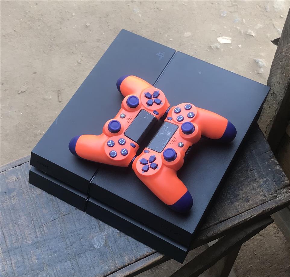 Foreign Used PS4 With 5 Games & GamePad
