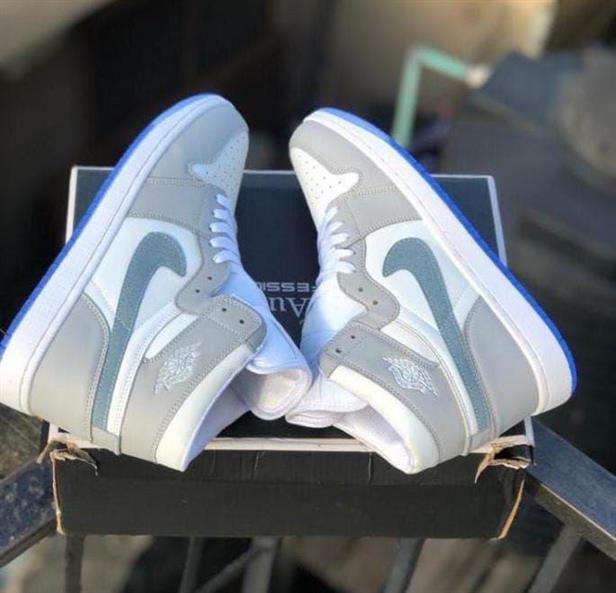 Sneaker