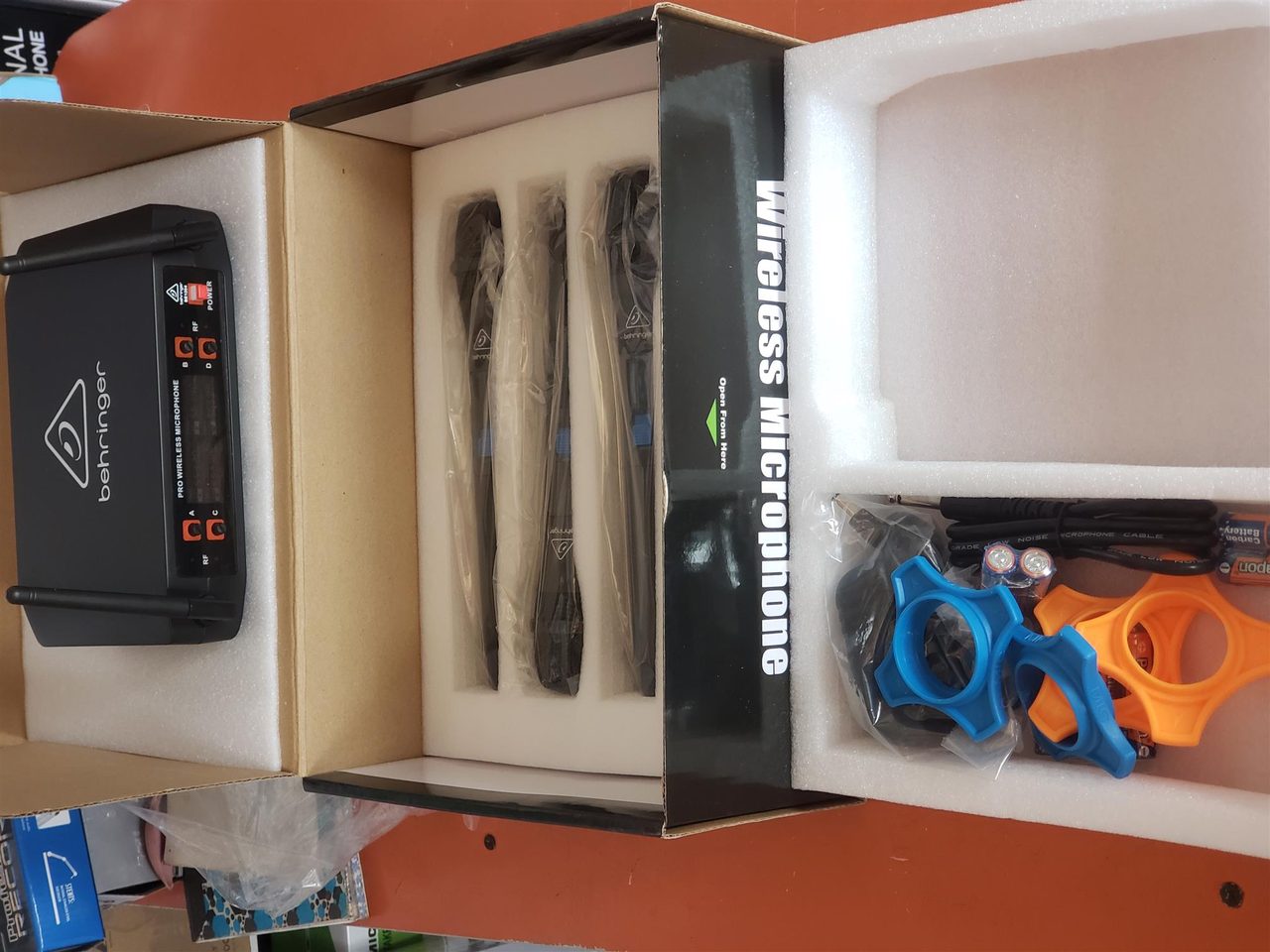 Berhringer BE 1204, 4 in 1 wireless mic