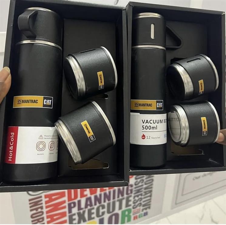 Vaccum flask set with extra cups