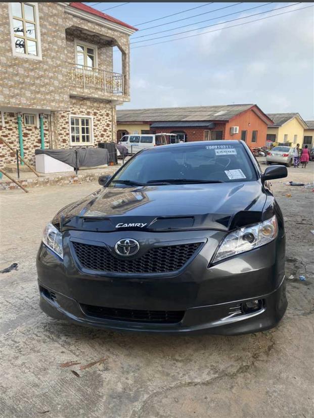 A month registered Toyota Camry SE 2008
