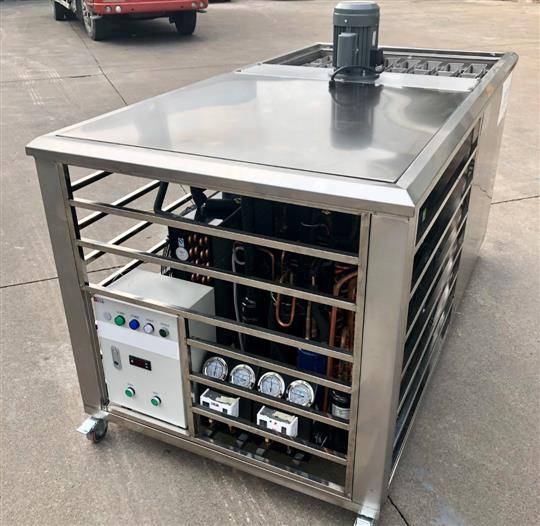 Ice block making machine