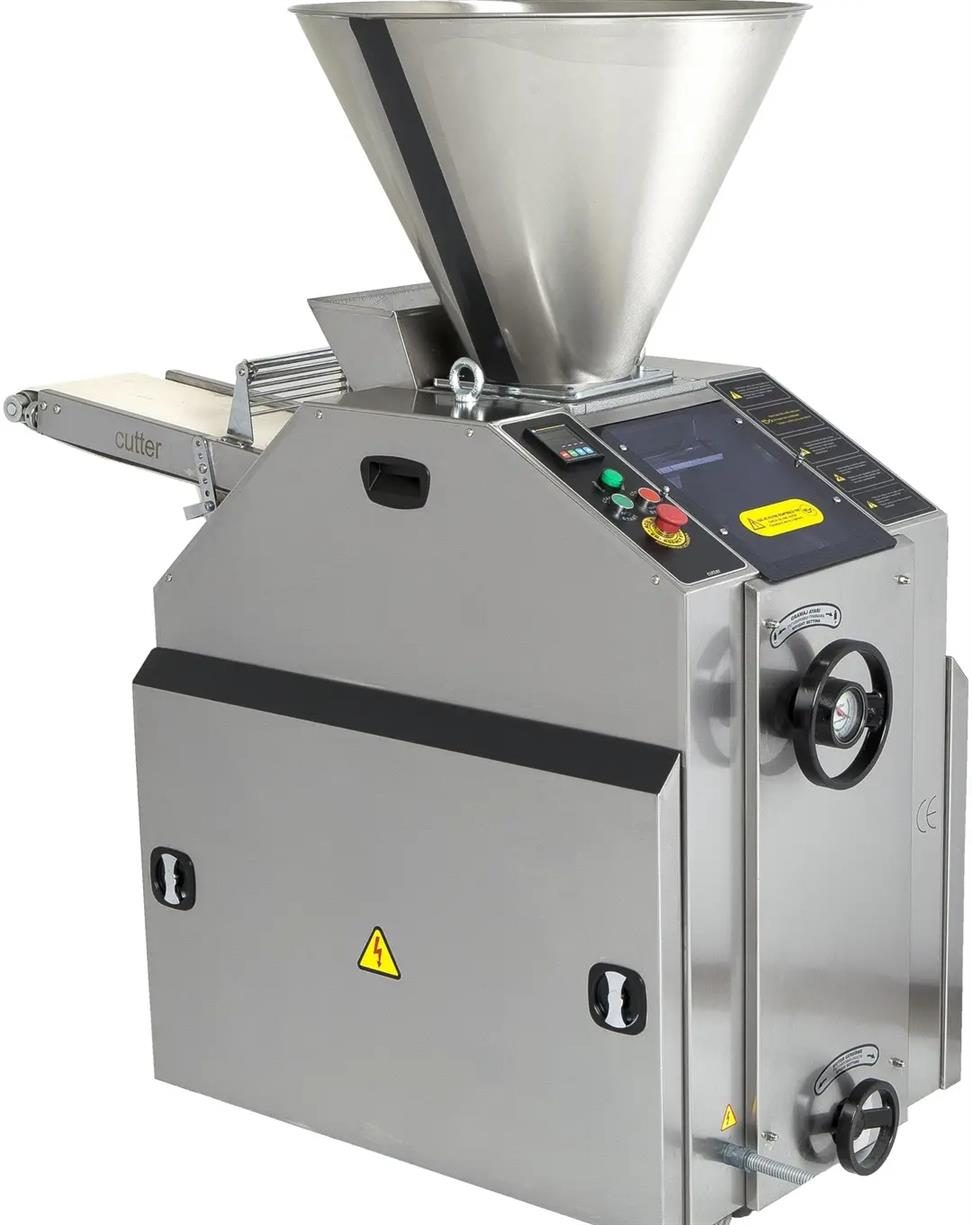 Volumetric dough divider machine