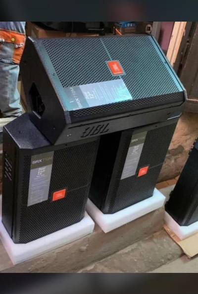 JBL 12 inchese monitor/ standing speaker