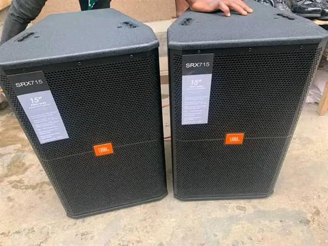 JBL quality single speaker's SRX-715