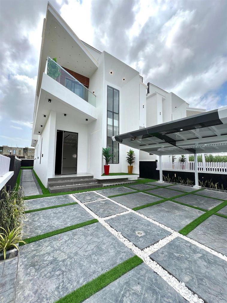 MODERN 5 BEDROOM DUPLEX WITH A SWIMMING