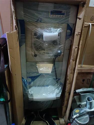 Batch ice cream machine