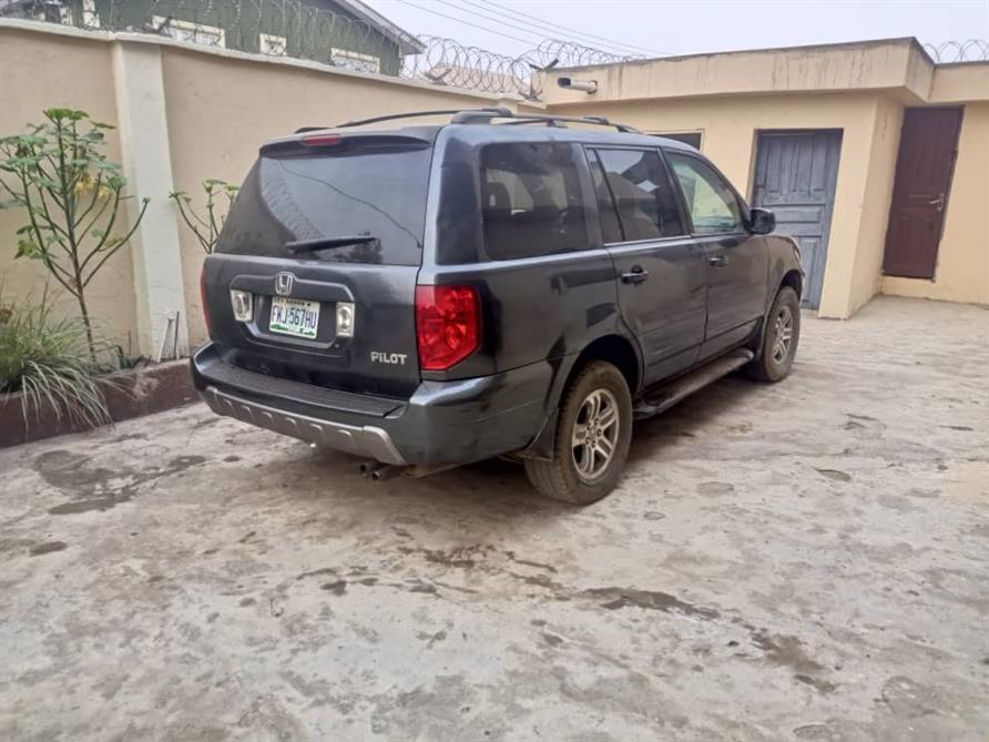 Pure First Body 2004 Honda Pilot