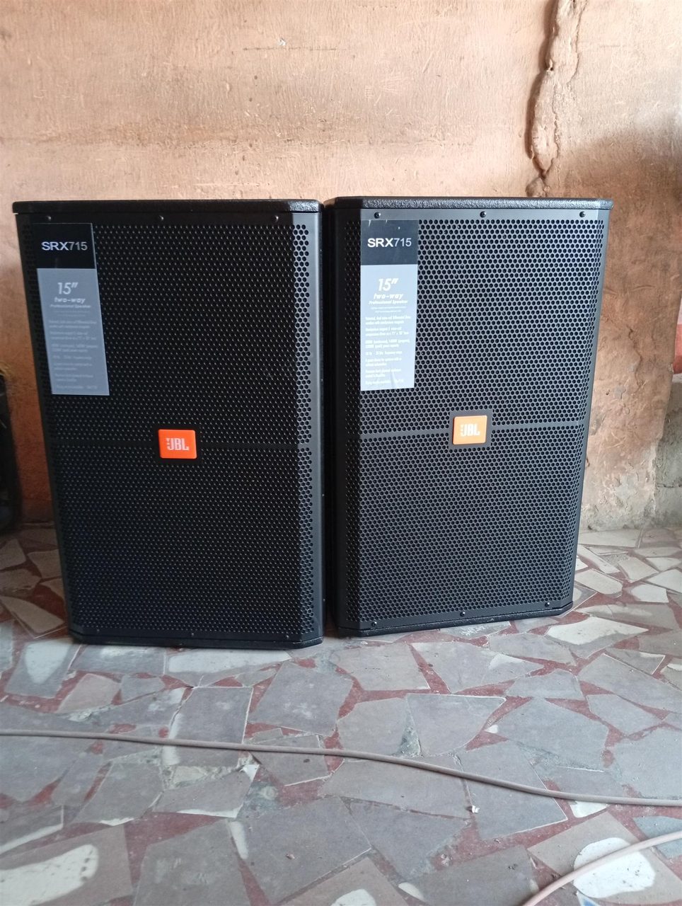 JBL single 15 inchese speaker SRX-715
