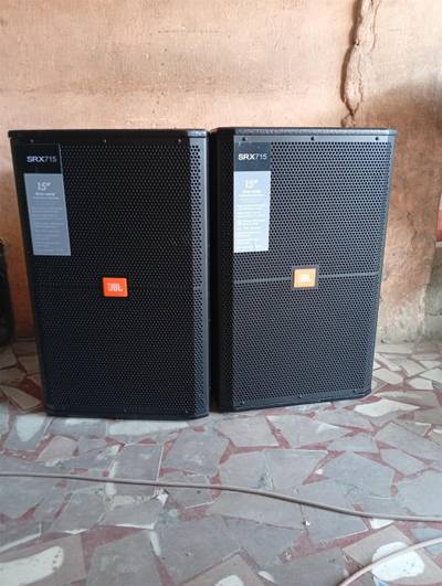 JBL single 15 inchese speaker SRX-715
