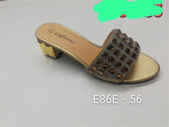Women low heel slipper