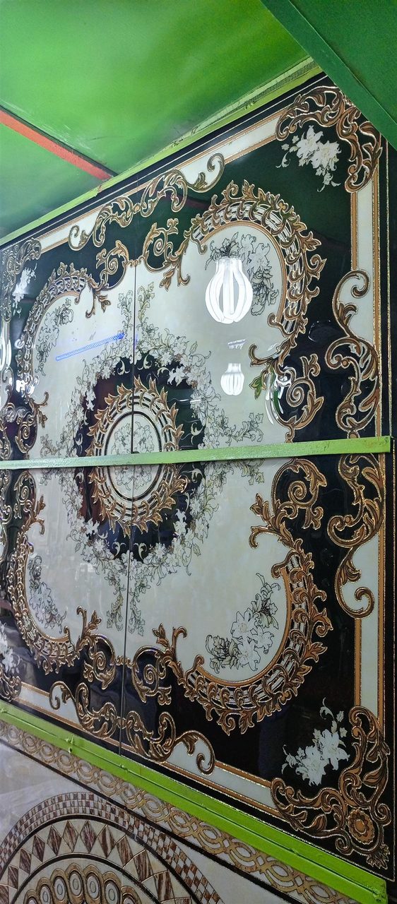 Special deco center tiles