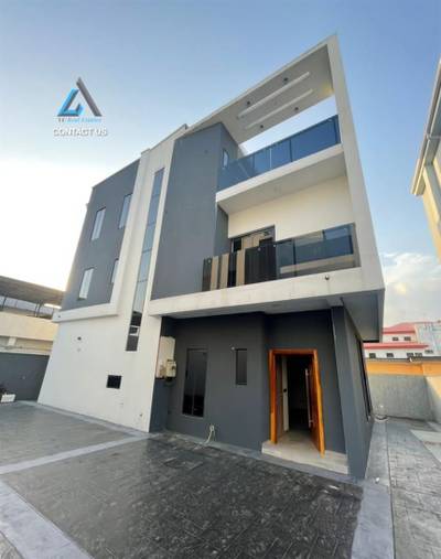 BUILT 5 SEMI-BEDROOM DETACHED DUPLEX