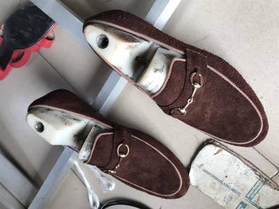 Men cover shoestring