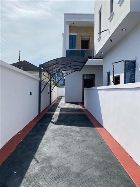 Fully furnished 4 bedroom semi Detached
