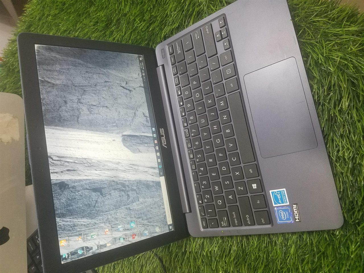 ASUS E203M