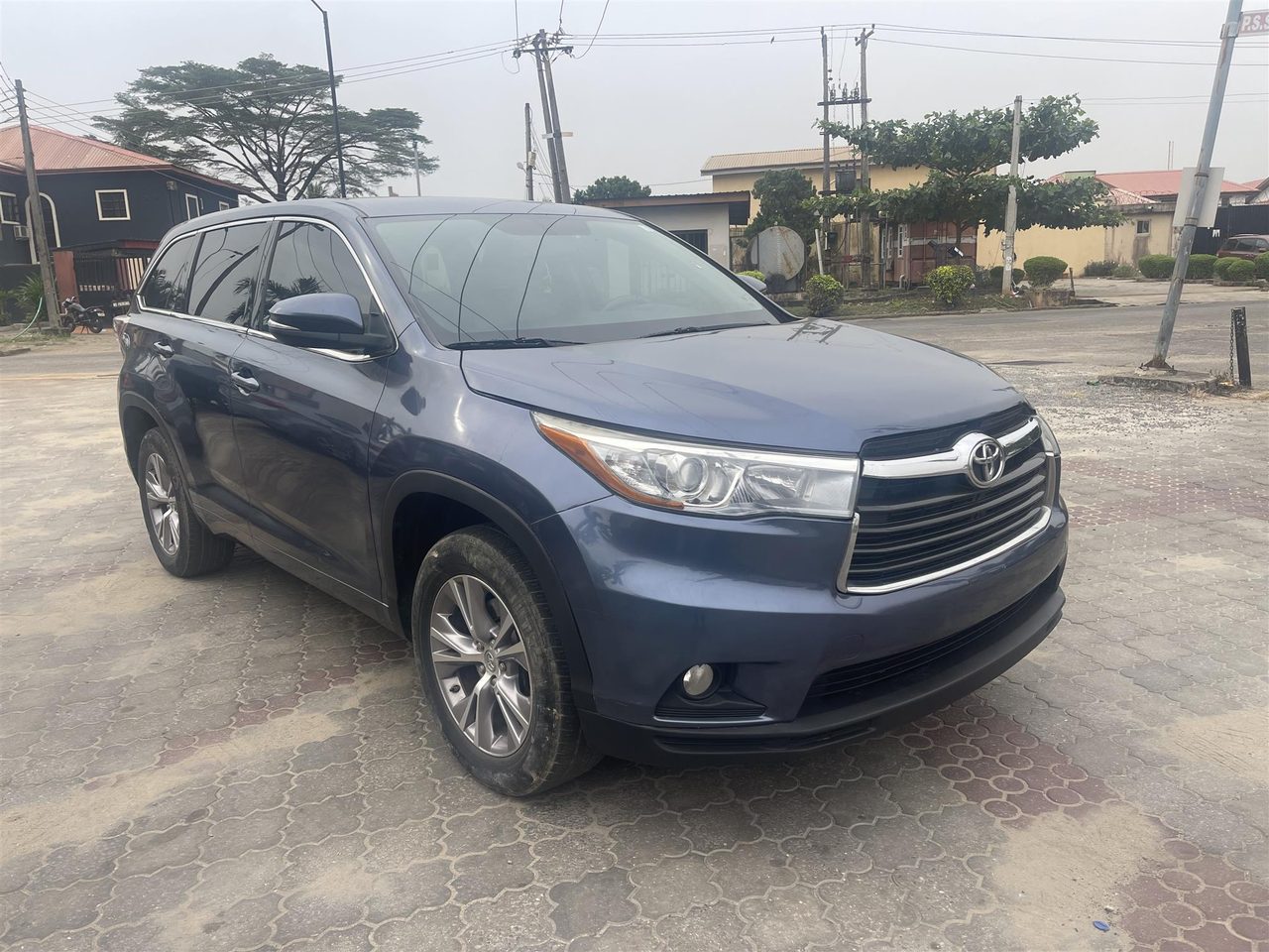 Toyota Highlander LE