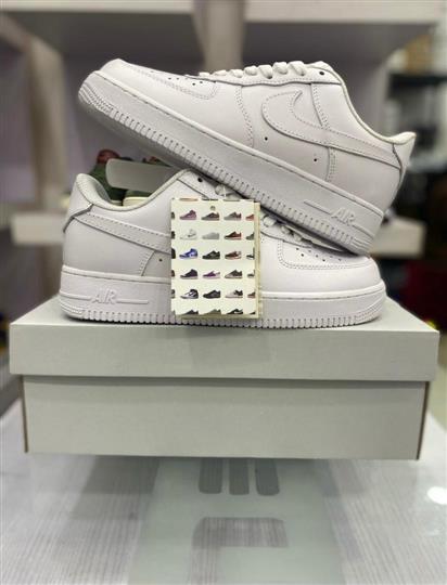 NIKE AIR FORCE 1