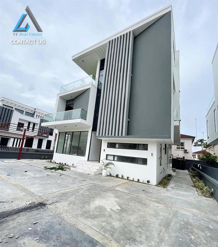LUXURY 5-BEDROOM FULLY DETACHED DUPLEX