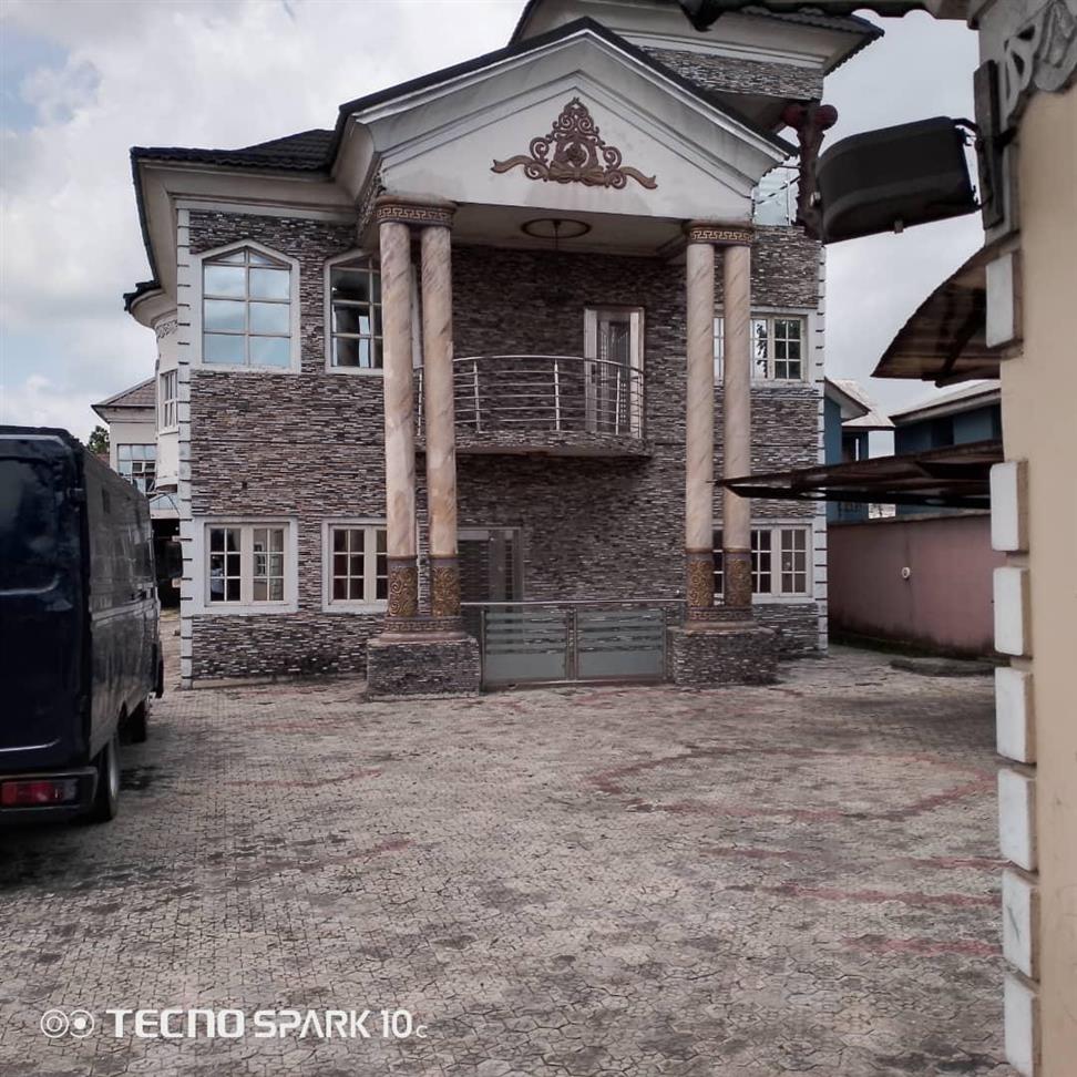 An executive duplex with 10room for sale