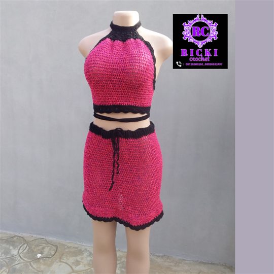 Crochet top and skirt,an adjustable wais
