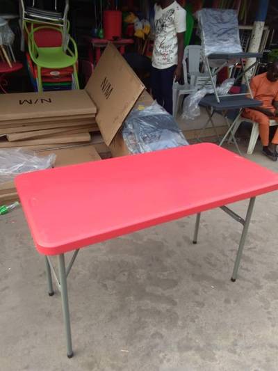 Folding table
