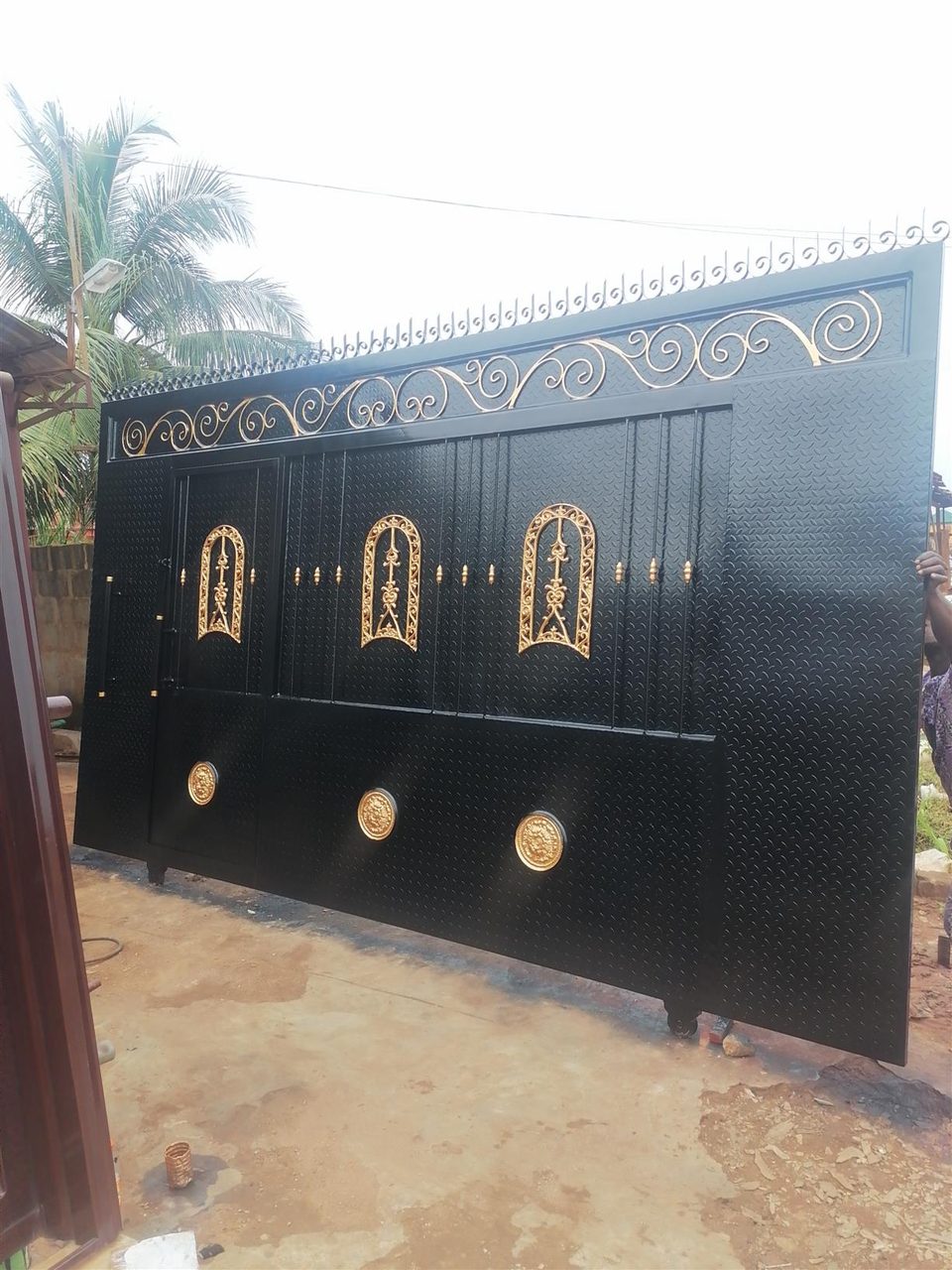 Sliding gate