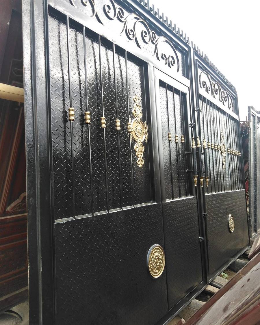 Channel swing gate