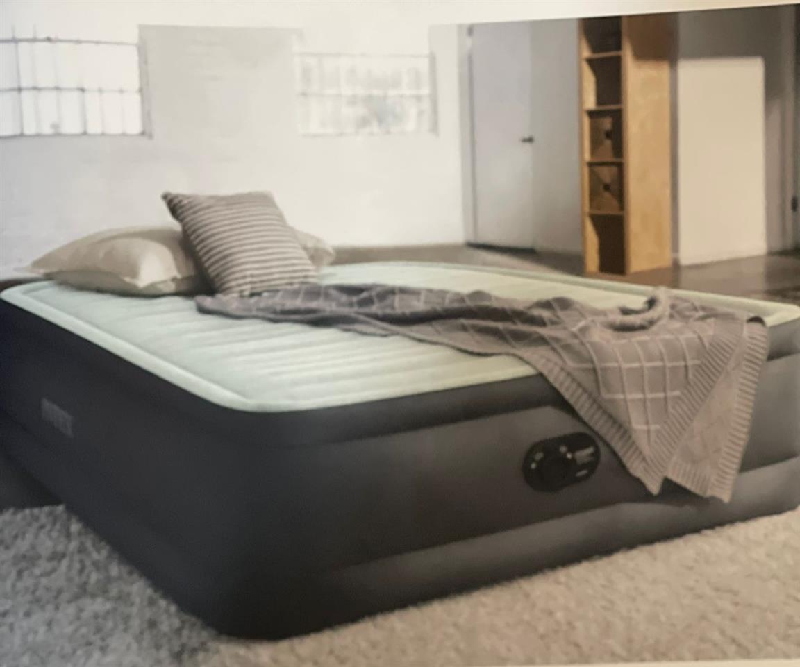 INTEX 18inchs 5by6 durabeam air mattress