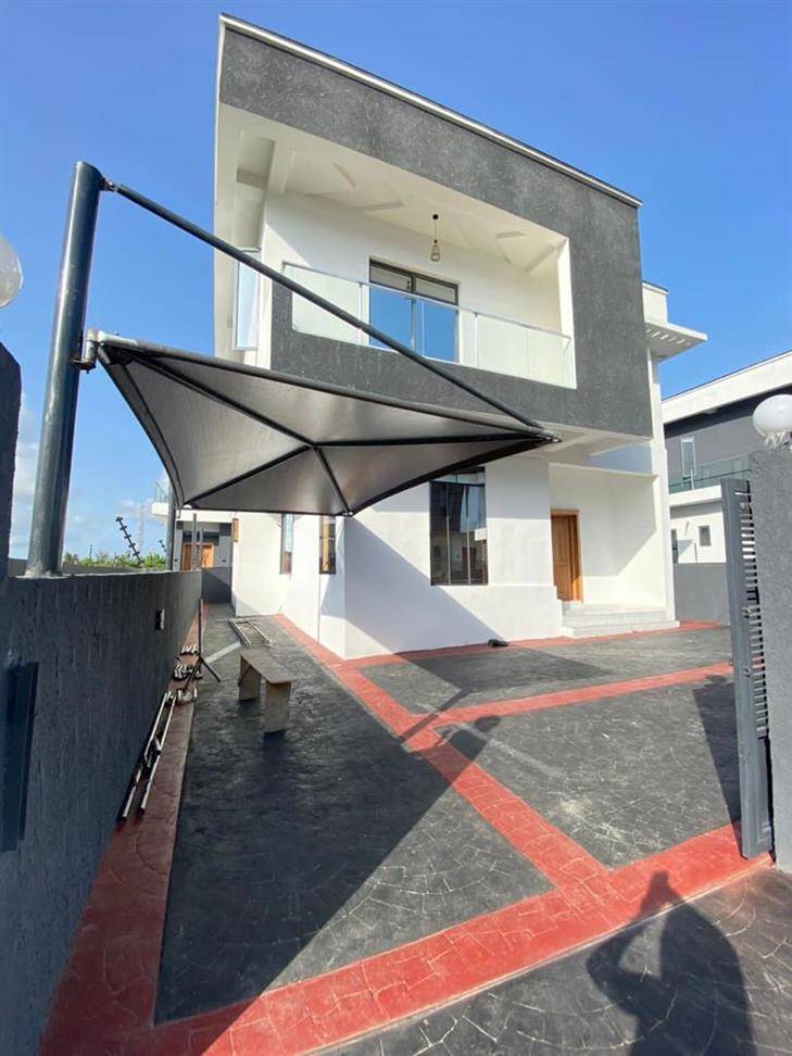 LUXURY 4BEDROOM WITH A BQ FULLY DETACHED
