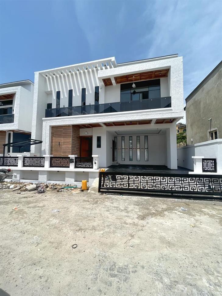 LUXURY NEWLY BUILT 5BEDROOM DETACHED DUP